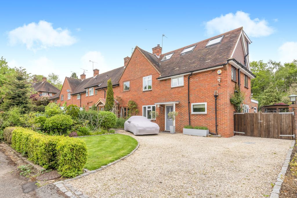 Old Lane, Effingham Junction/Cobham 4 bed end of terrace house for sale