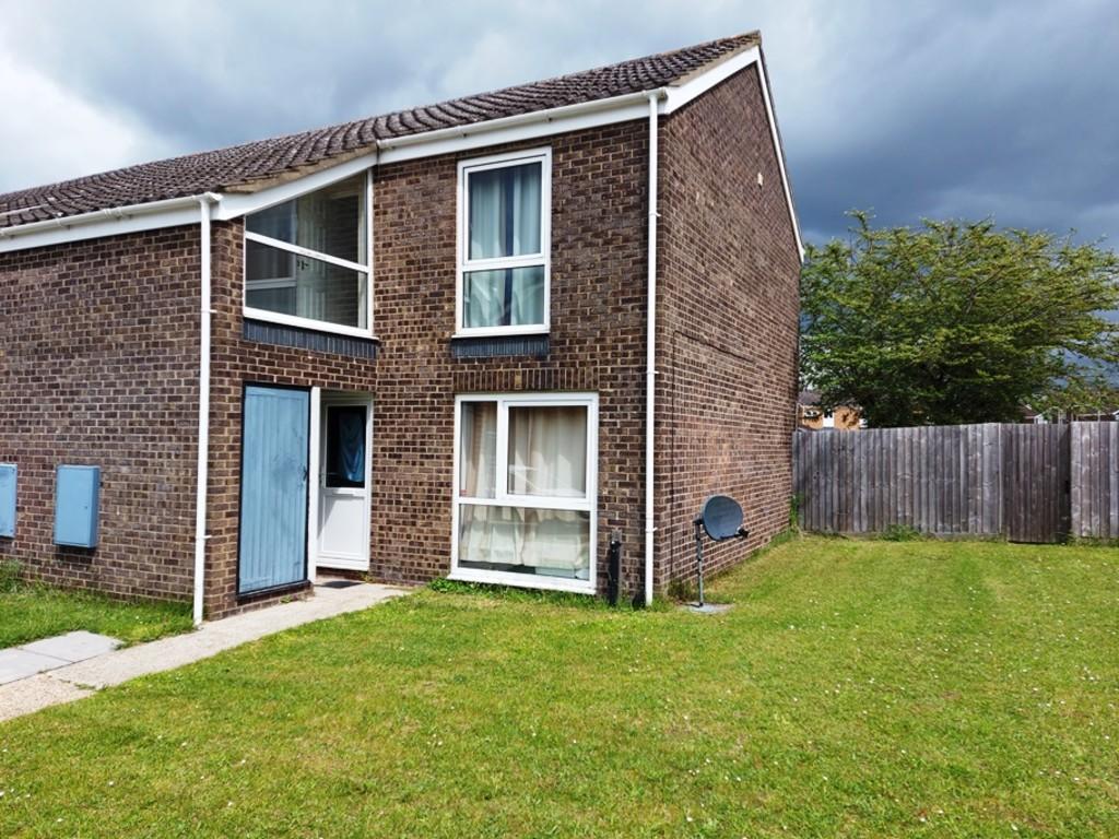 Apple Close, RAF Lakenheath 2 bed end of terrace house £1,040 pcm (£