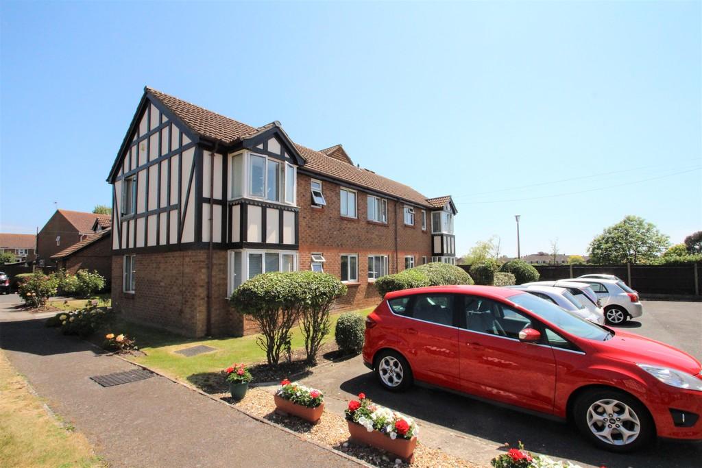 Fairlawns, ShorehambySea, BN43 6BW 1 bed ground floor flat £850 pcm (£196 pw)