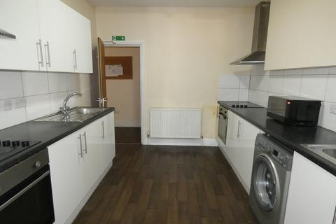 1 bedroom in a house share to rent, Villiers Road, Southall