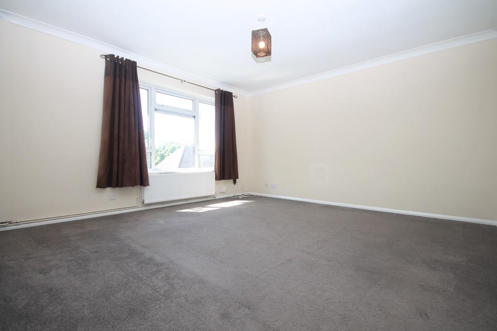 LEATHERHEAD, KT22 2 bed flat to rent £1,300 pcm (£300 pw)