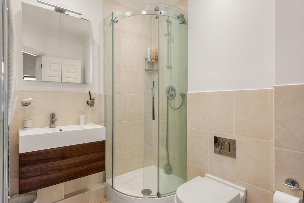 En suite shower