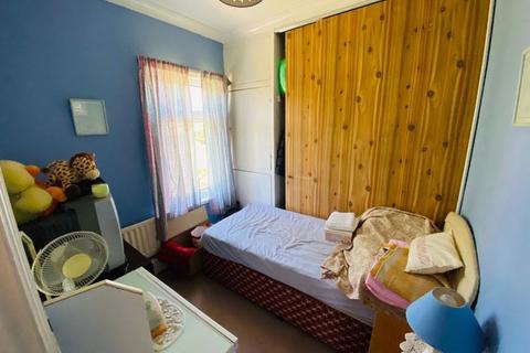 17 Alexander Road, Rhyddings, Neath, SA10 8DY