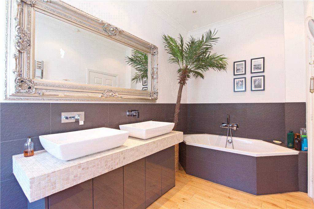 En Suite Bathroom