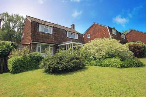19 Walnut Close, Epsom, KT18 5JL