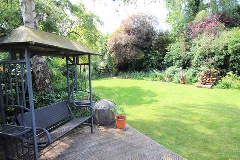 19 Walnut Close, Epsom, KT18 5JL