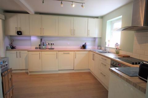 19 Walnut Close, Epsom, KT18 5JL