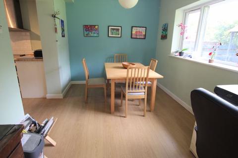 19 Walnut Close, Epsom, KT18 5JL