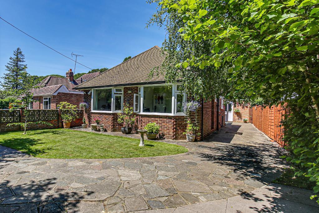 Kingswood Lane, Warlingham, Surrey... 2 bed bungalow £600,000
