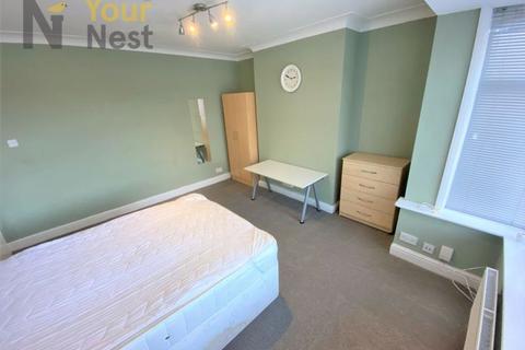 3 bedroom house to rent, Mayville Road, Hyde Park, Leeds, LS6 1NF
