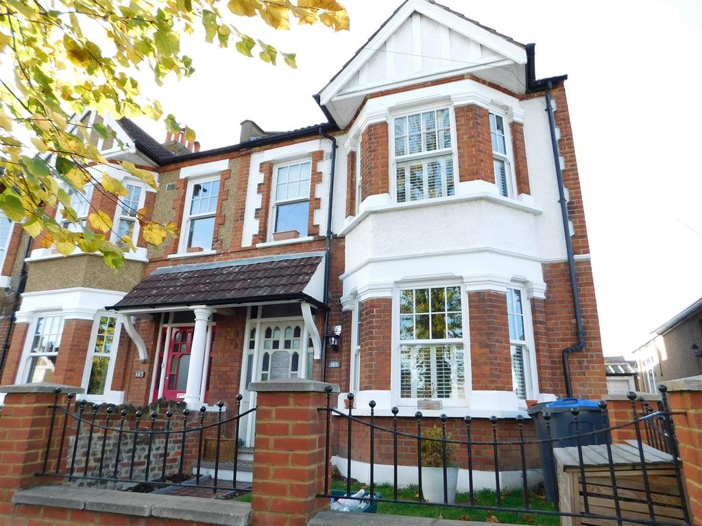 Douglas Road, Surbiton 4 bed semidetached house £2,400 pcm (£554 pw)
