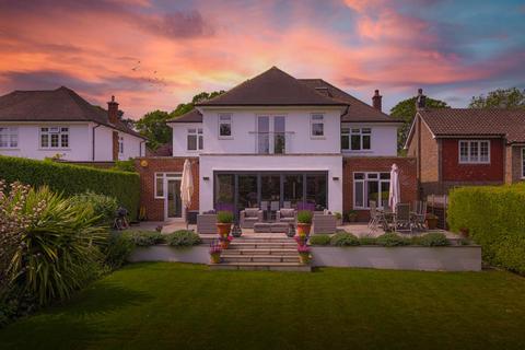 20 Wallace Fields, Epsom, KT17 3AT