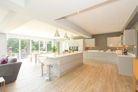 20 Wallace Fields, Epsom, KT17 3AT