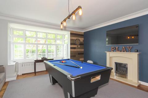 20 Wallace Fields, Epsom, KT17 3AT