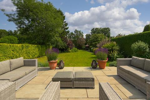 20 Wallace Fields, Epsom, KT17 3AT