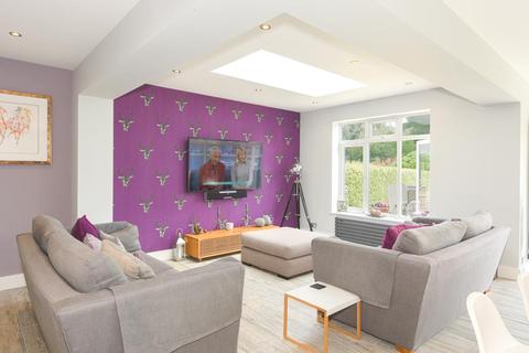 20 Wallace Fields, Epsom, KT17 3AT