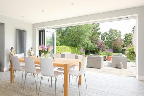 20 Wallace Fields, Epsom, KT17 3AT
