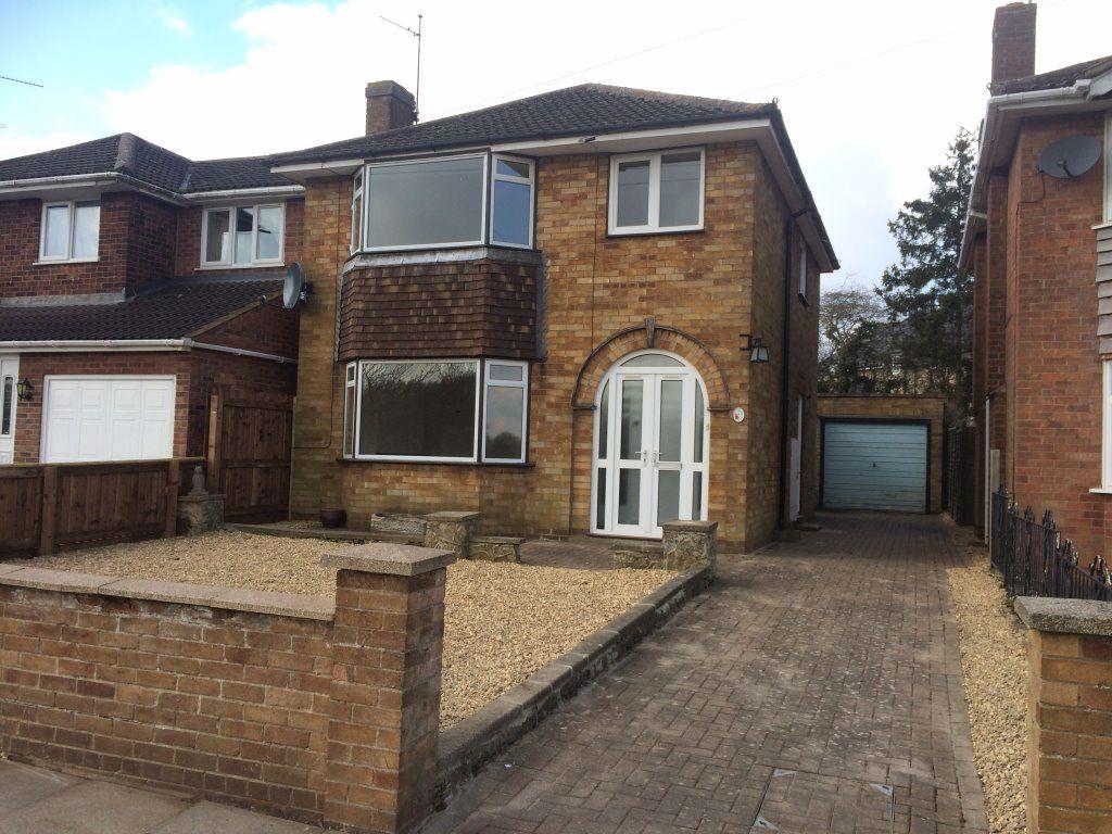 Honiton Gardens, Corby 3 bed detached house £925 pcm (£213 pw)