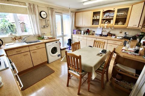 63 Stubsmead, Eldene, Swindon, SN3 3TB