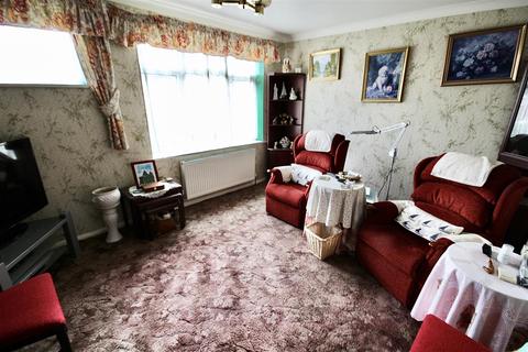 63 Stubsmead, Eldene, Swindon, SN3 3TB