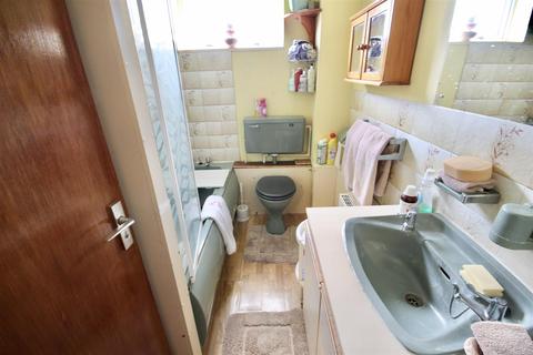 63 Stubsmead, Eldene, Swindon, SN3 3TB