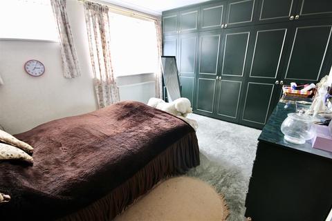 63 Stubsmead, Eldene, Swindon, SN3 3TB