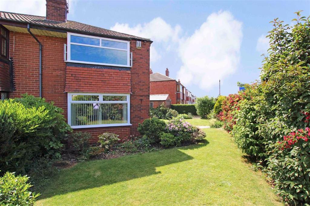 Leysholme Crescent, Wortley, Leeds, West Yorkshire, LS12 3 bed semi