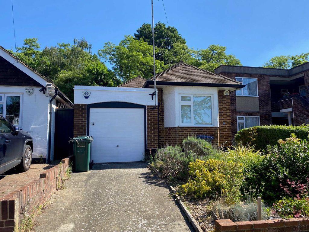 Abercorn Road, Mill Hill, London, NW7 2 bed detached bungalow £1,452