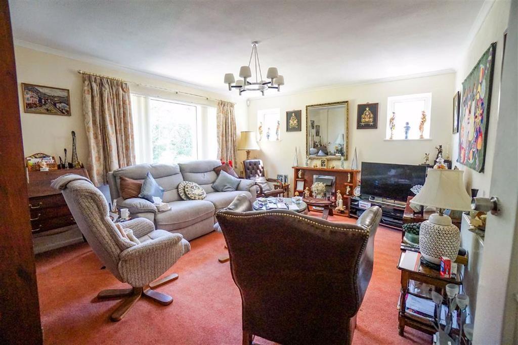 The Byeway, Hastings, East Sussex 4 bed detached bungalow £460,000