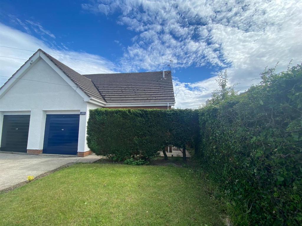 Hoylake Road, Moreton, Wirral 3 bed semidetached bungalow £210,000