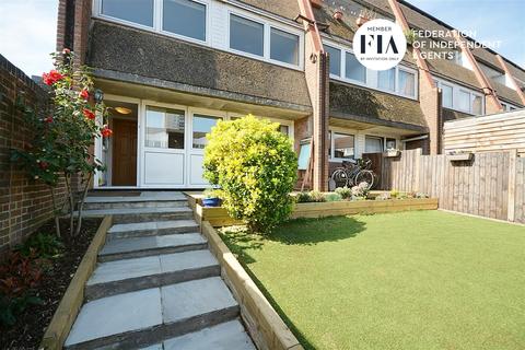 4 Coates Walk, Brentford, TW8 0LU