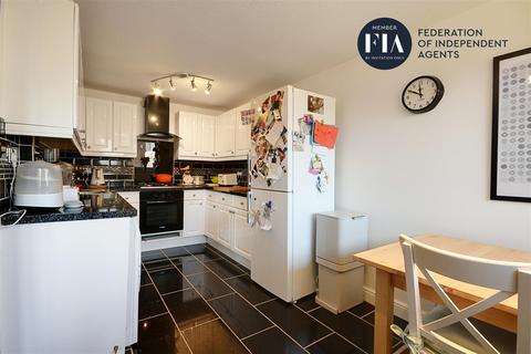 4 Coates Walk, Brentford, TW8 0LU