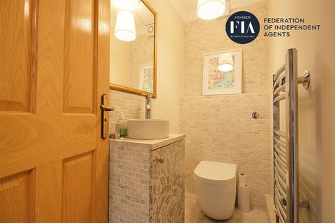4 Coates Walk, Brentford, TW8 0LU
