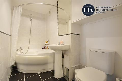 4 Coates Walk, Brentford, TW8 0LU