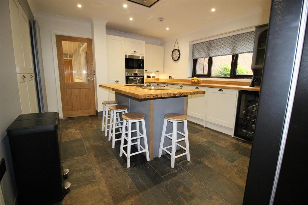 Kitchen/Breakfast Room
