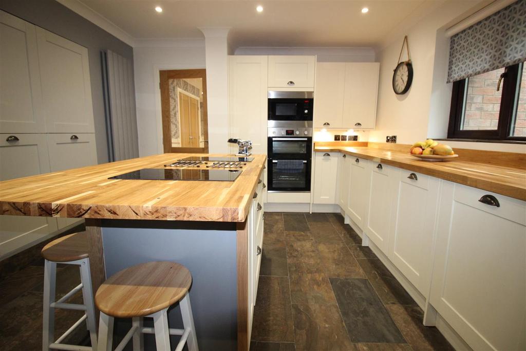 Kitchen/Breakfast Room
