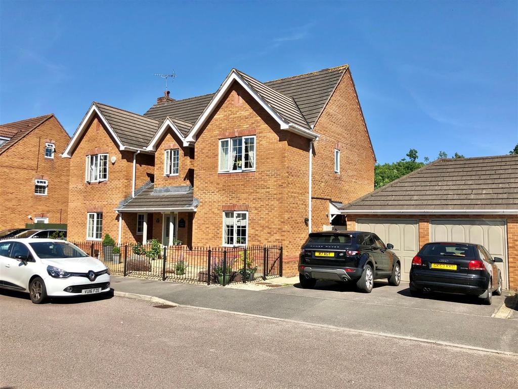 Horseshoe Way, Hempsted, Gloucester 5 bed detached house £525,000