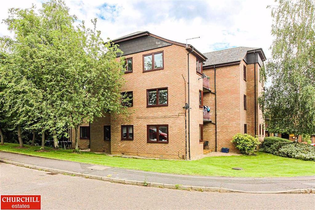 Cedar Close, Buckhurst Hill, Essex 2 bed flat £1,175 pcm (£271 pw)