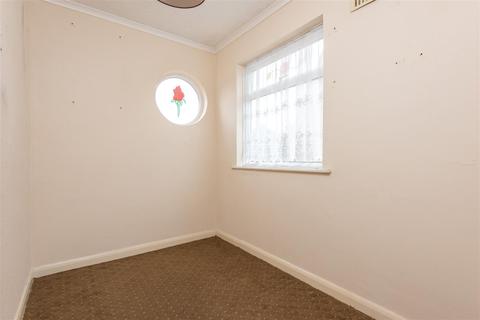 16 Leatherhead Road, Chessington, KT9 2HW