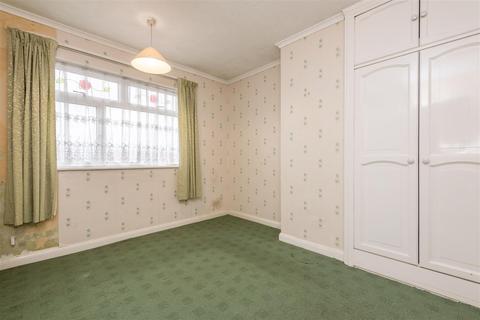 16 Leatherhead Road, Chessington, KT9 2HW