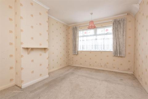 16 Leatherhead Road, Chessington, KT9 2HW