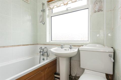 16 Leatherhead Road, Chessington, KT9 2HW