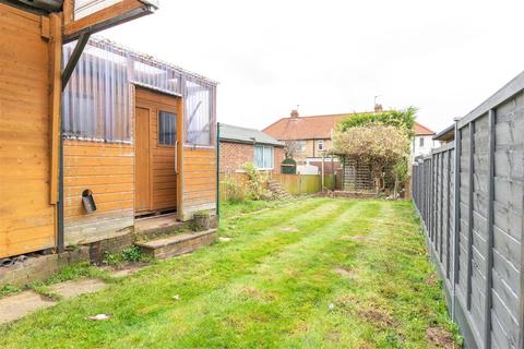 16 Leatherhead Road, Chessington, KT9 2HW