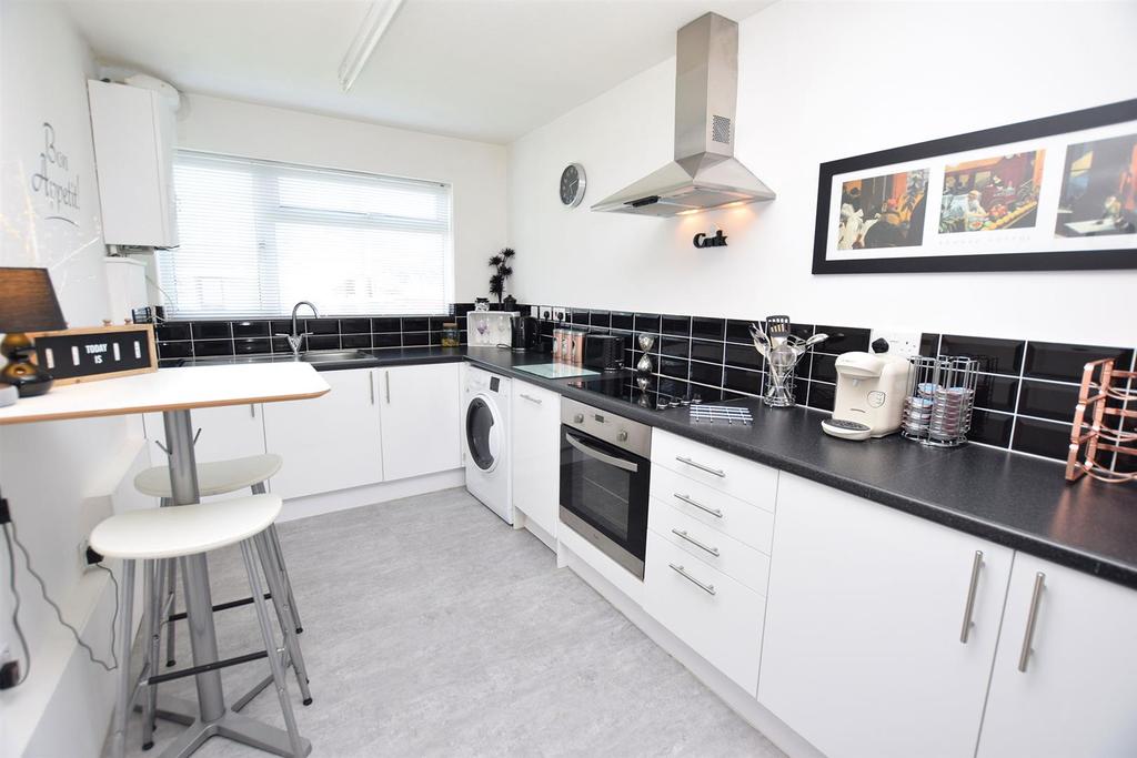Sedley Close, Gillingham 2 bed flat £150,000