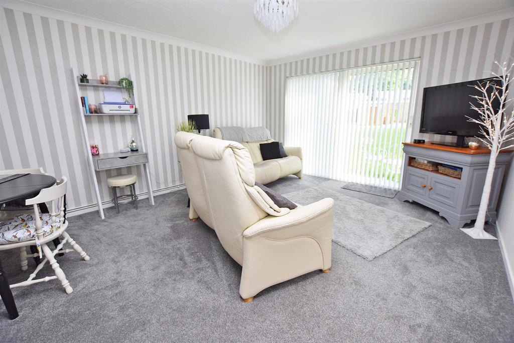 Sedley Close, Gillingham 2 bed flat £150,000