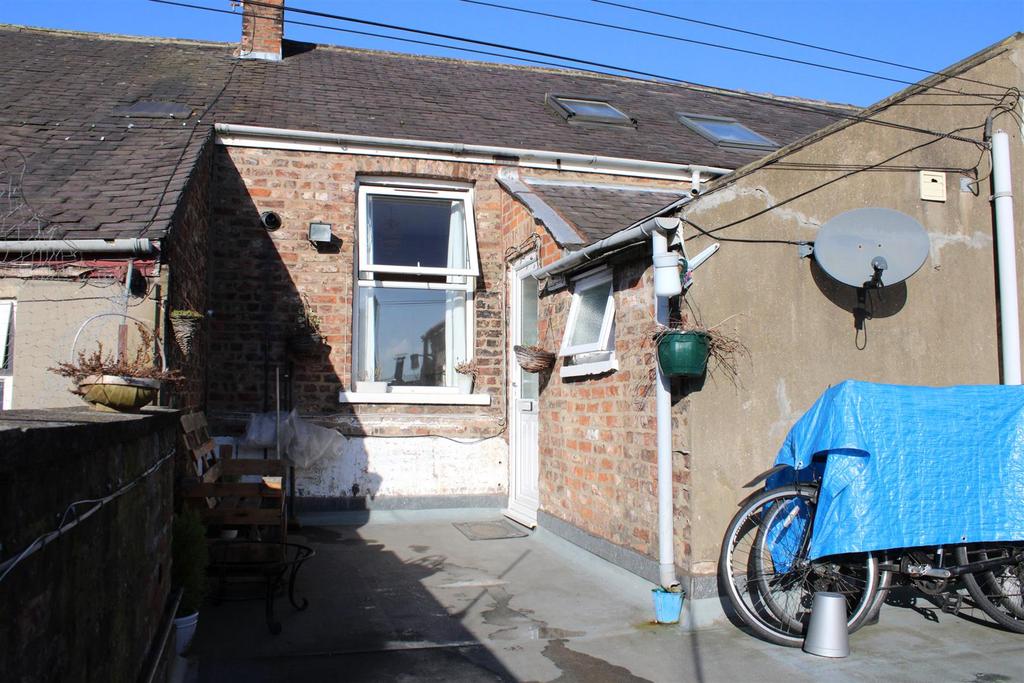 Road, Road 1 bed flat £700 pcm (£162 pw)