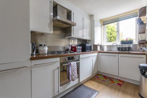 4 bedroom property to rent - Craigmount Brae  Edinburgh EH12 8XD United Kingdom