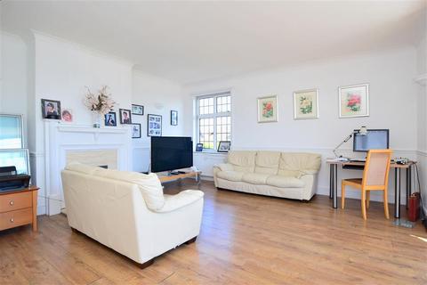 9 Furzeholme, Worthing, BN13 3BS
