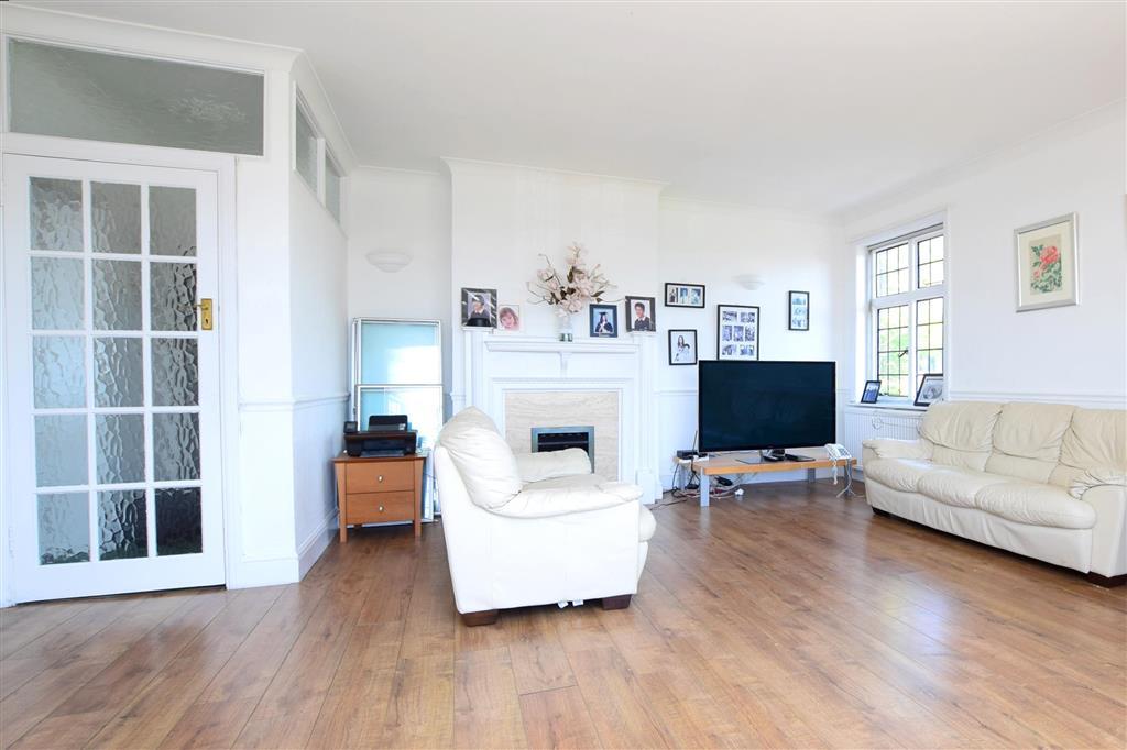Lounge/ Dining Room