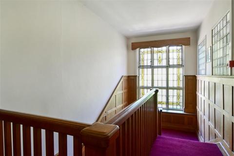 9 Furzeholme, Worthing, BN13 3BS